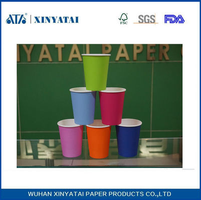 China Multi Color Aangepast papier Koppen, eenmalige kartonnen beker voor warme dranken of Koude Drank leverancier